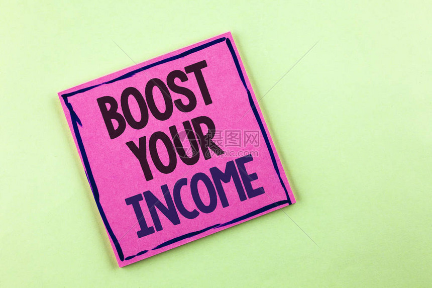 显示增加您的收入的文字符号概念照片改善您的付款自由职业兼职工作改善书面粉红色便笺图片