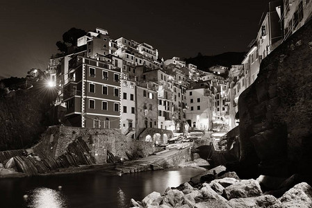 Riomaggiore海边黑白风景图片