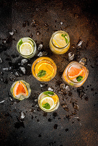 配以石灰柠檬橙葡萄柚排毒饮料图片