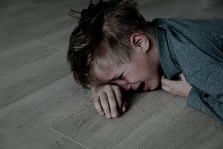 失去父亲痛苦心_失去父亲痛苦心图片-失去父亲痛苦心素材图片大全-699