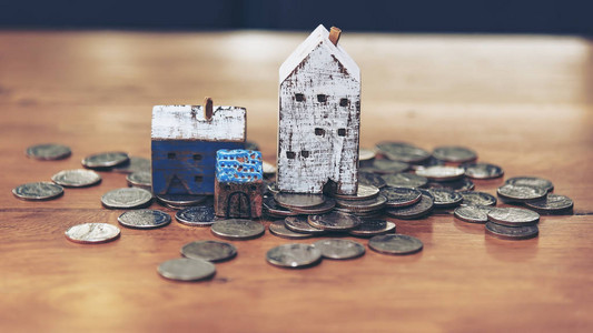 储蓄资金投资于未来房屋或财产图片