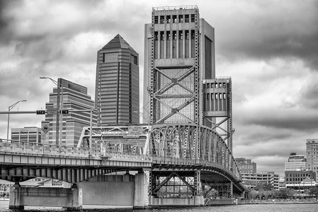 Jacksonville天线有桥和建筑图片