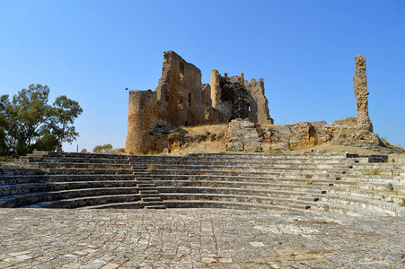 中世纪城堡后座古老的两栖剧院图片