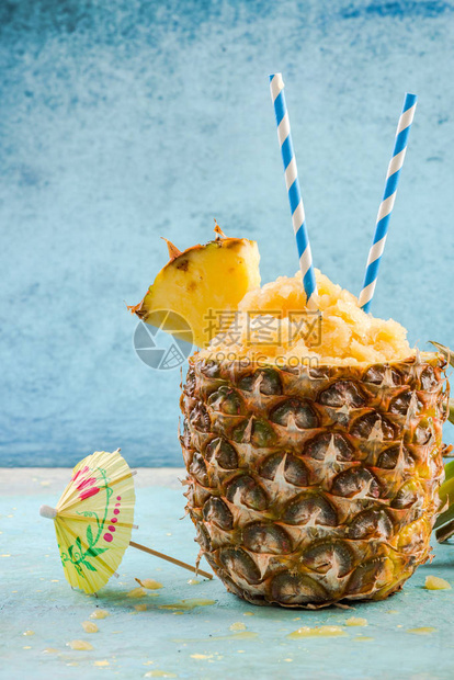 菠萝冷冻果汁格兰尼塔饮料图片