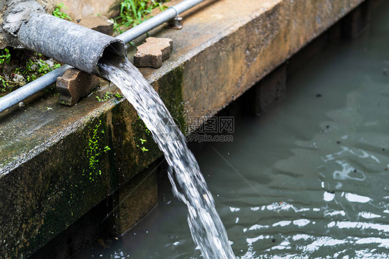 废水流向下水道污水管图片