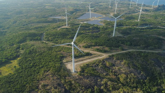 菲律宾北伊洛科斯的班吉风车太阳能农场和太阳能发电站10月1日至12月图片