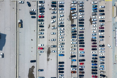 空中最顶端的停车场图片