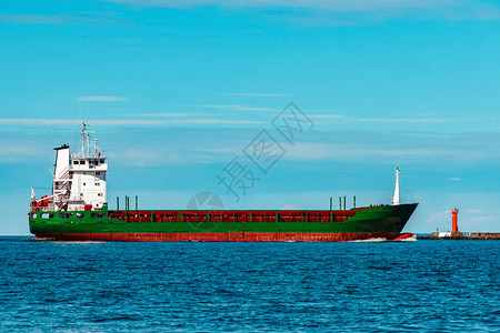绿色散货船物流和商品运输图片