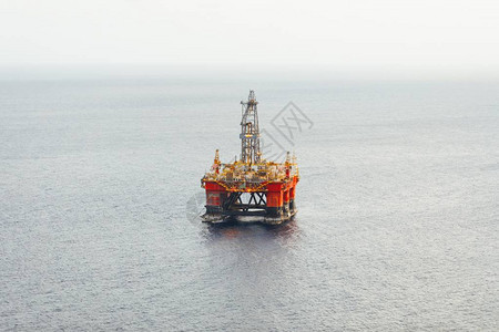 海上油气平台图片