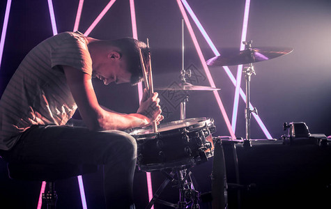 亲子打鼓图片_亲子打鼓素材图片大全