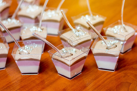 多彩姿的果冻庆祝生日时的美妙甜点餐厅节日图片
