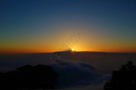 看着西班牙加那利群岛特纳里费岛的提德火山Teide图片