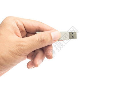 手持黑色USB数据存储的黑手在白色背景上孤立图片