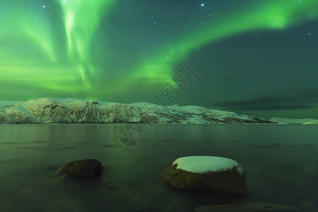 Airtalis高于典型的挪威海岸线图片