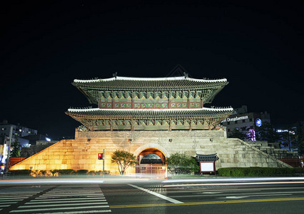 晚上在韩国南部汉城的图片