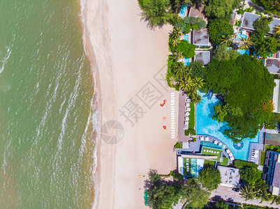 豪华酒店和旅游度假胜地中游泳池与海和图片