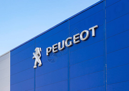 官方经销商办公室的标牌Peugeot是PSAPeugeotCitroen的一部分图片
