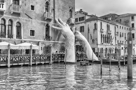 在意大利威尼斯大运河安放的洛伦佐奎恩Lorenzo图片