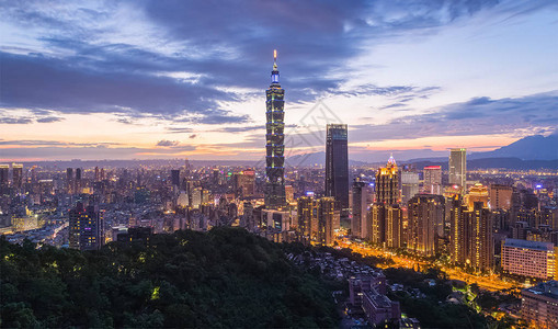 从大象山看到的北市夜景图片