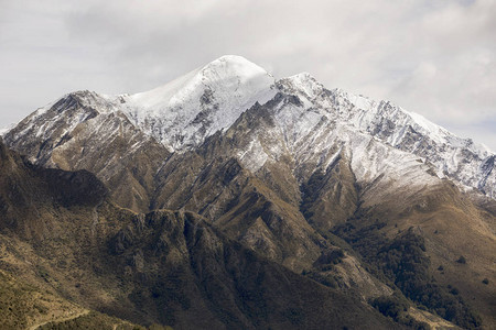 牙峰近在咫尺新西兰格伦诺基背景图片
