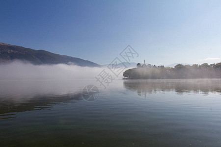 潘伏蒂斯湖大气场景图片