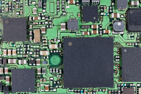 在现代电子路板上安装了带有球针的微芯片和微型电路超大图片