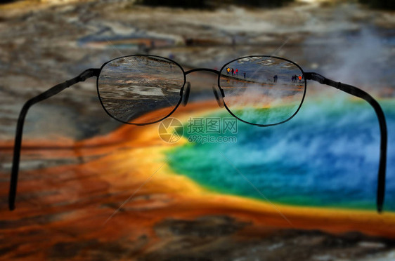 黄石公园公园彩色眼镜超出焦点视野的龙石园巨图片