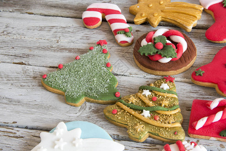 用软糖装饰的圣诞黄油饼干图片