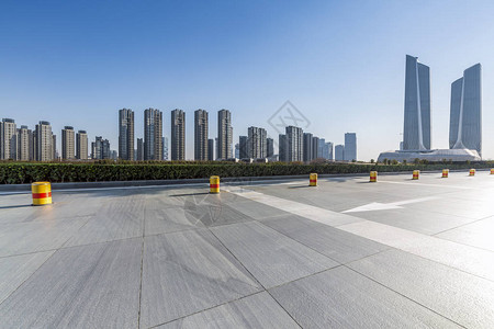 上海世纪公园全景天线和现代商业办公大楼有空路空背景