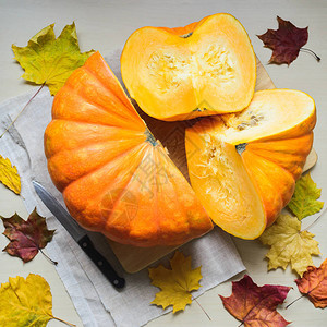 新鲜橙色南瓜收获的成份感恩节图片