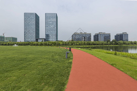 上海世纪公园现代化商业办公大楼外部空背景