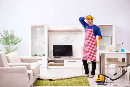 承包商打扫房子做家务图片