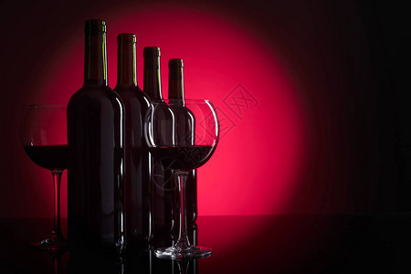 杯子和瓶子红酒复制空图片