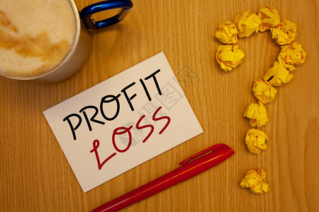 文字书写文本利润损失财政年终帐户的业务概念包含总收入和费用想法纸红笔杯咖啡引图片
