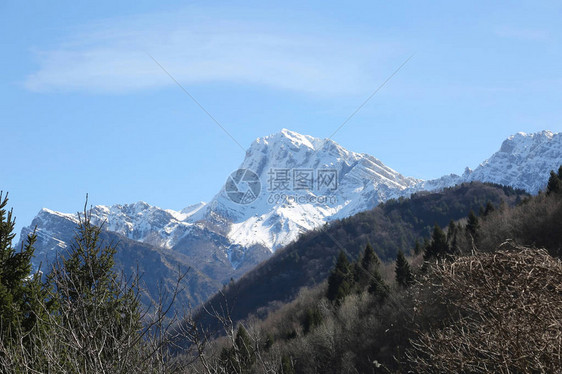 意大利北部的大山叫SERNIO有雪图片