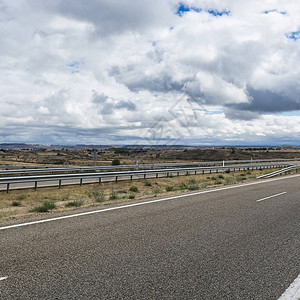 清晨在西班牙直通高速公路上图片