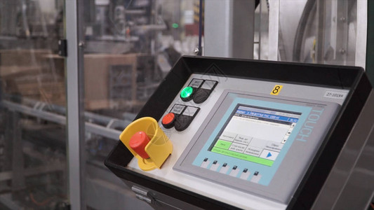 带有电子设备的控制面板上的技术显示电气控制面板饲料生产自动线的内部自动化生产机械设图片