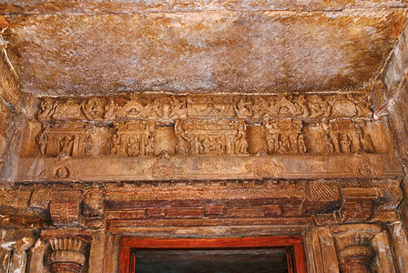 门面板上方的雕刻东部入口Virupaksha寺庙Pattadakal寺庙综合建筑群印度卡纳塔图片