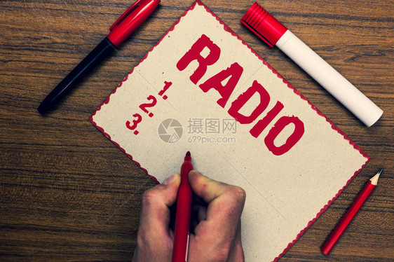 手写文本收音机概念意义用于听广播节目的电子设备显示三支马克笔漂亮的小间距艺术纸可爱的图片