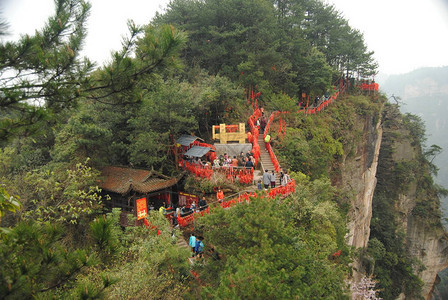 湖南Zhangjiajie附近的阿凡达山桥和Wwlingyuan图片