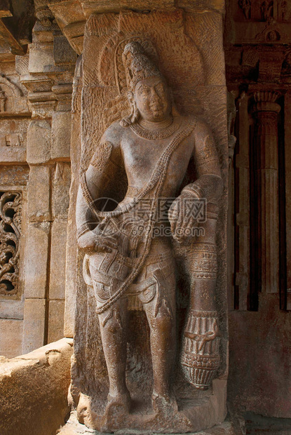 左侧支柱东门Virupaksha寺庙Pattadakal寺庙建筑群Pattadakal印度Karnataka的Saivadvar图片