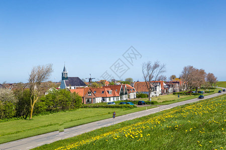 荷兰Wadden岛Texel的马提纳斯教堂风车和长途古老房屋的全景村Oude图片