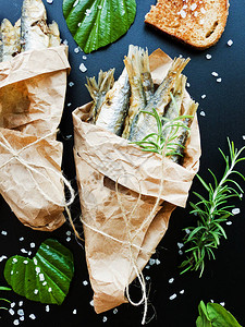 香脆鳀鱼配海盐和酱油浅自由度图片