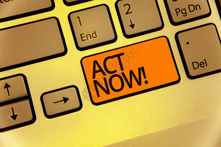 文字书写文本立即行动快速响应的商业概念要求某人做动作不要延迟键盘