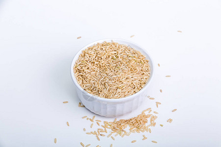 营养全大棕稻在白碗或白图片