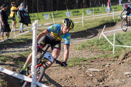 2018年MERCEDESBENZUCIMTB世界杯大师赛的自行车手XCOXCCDHIVallnord图片