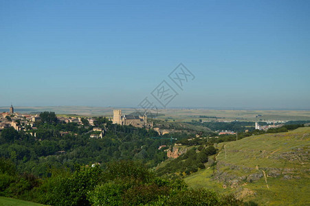 塞戈维亚阿尔卡扎尔城堡的美丽全景照片图片
