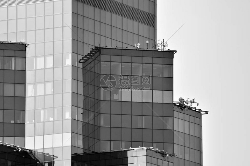 现代办公建筑墙由钢和玻璃制成图片