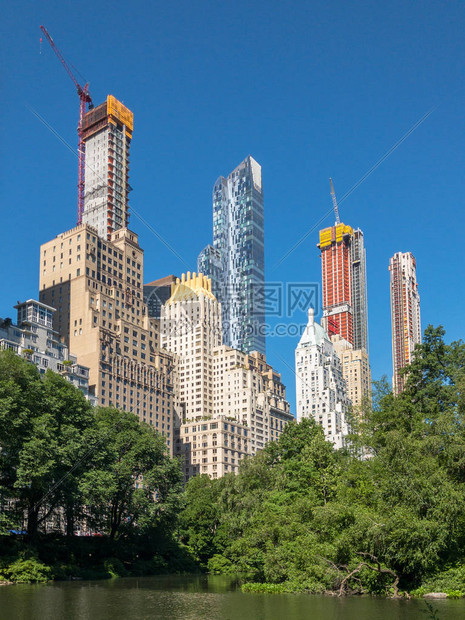 中央公园南边的天梯大楼也称为纽约图片