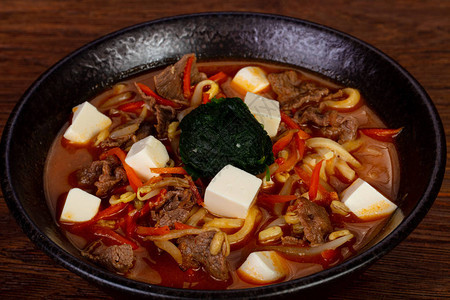 日式豆腐牛肉拉面图片